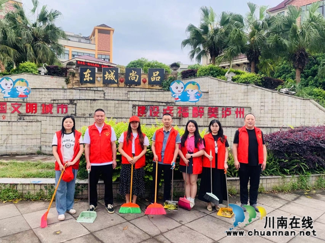 龙马潭区鱼塘街道鱼塘社区新时代文明实践站开展环境卫生清理活动