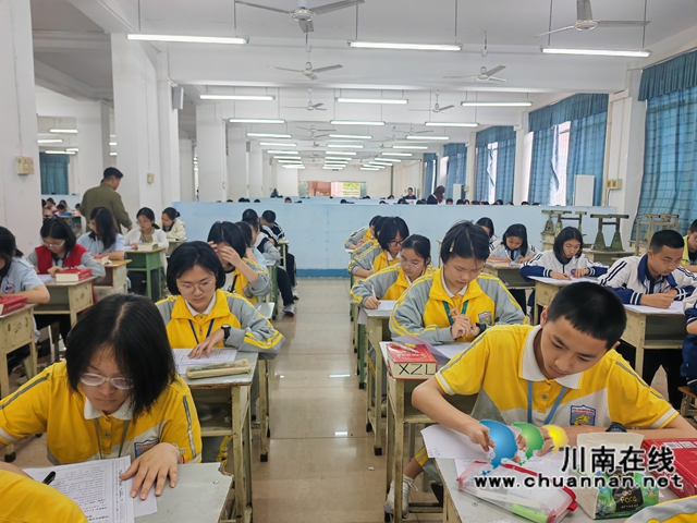 比赛现场2（曾佐然摄）.jpg
