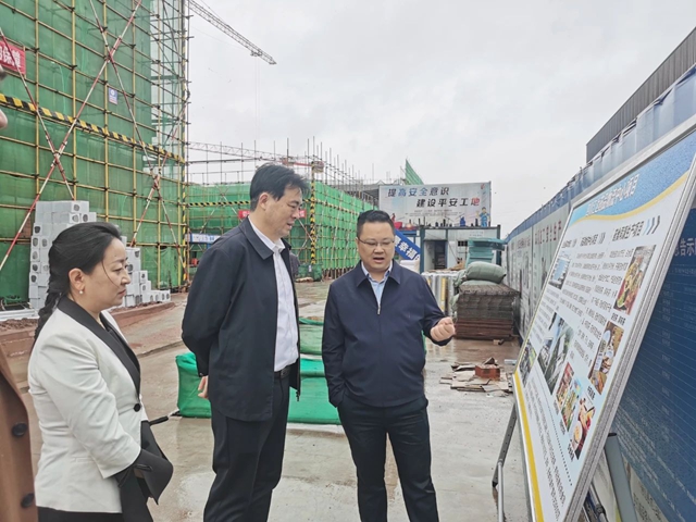 泸州市口岸物流办党组书记李智带队开展“五一”前安全检查和重点物流项目督导