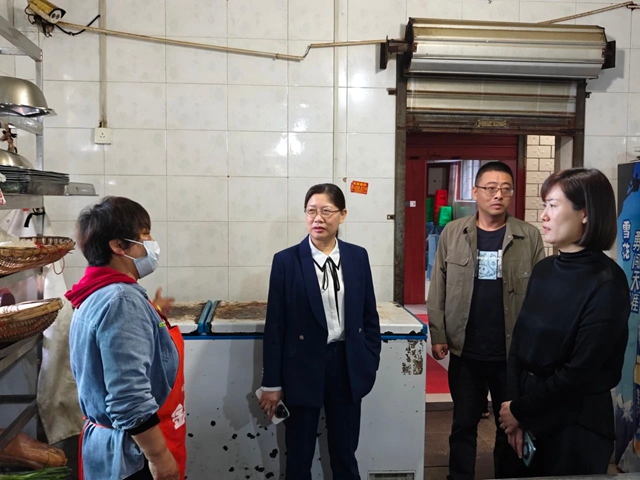 泸县人大常委会副主任罗晓玲到天兴镇开展节前安全检查工作