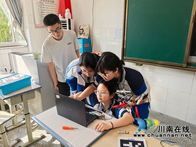 包揽市赛双冠！合江中学人工智能竞赛再创佳绩，多项目晋级省赛