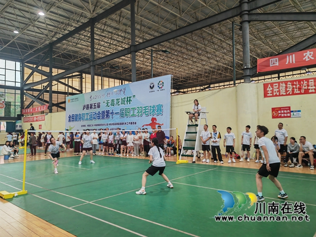 羽毛球比赛1（曾佐然摄）.jpg