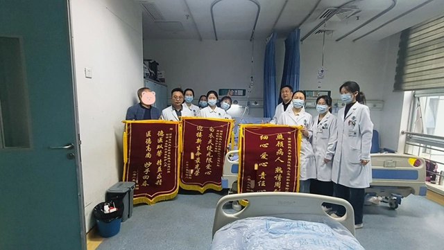 “超重”小伙突发心梗，24天与死神搏斗后，他见到了刚出生的女儿！