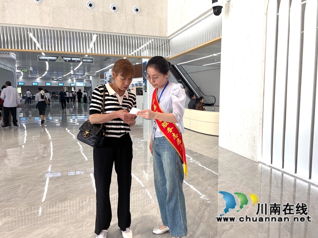 政务中心民建志愿者.jpg