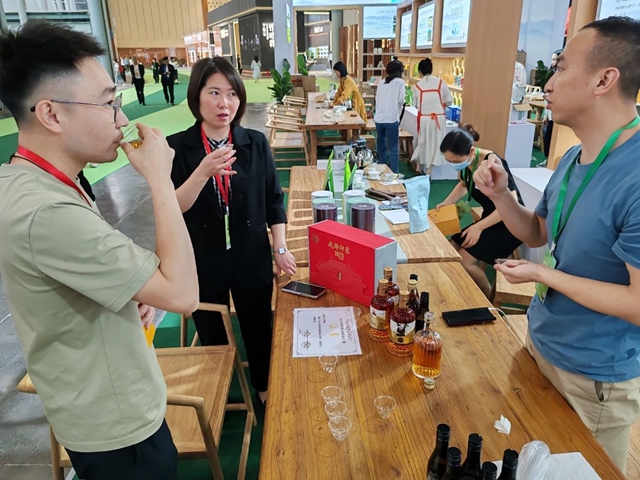 当茶遇上酒和香囊丨泸州茶企跨界破圈，四川国际茶博会上揽金812万