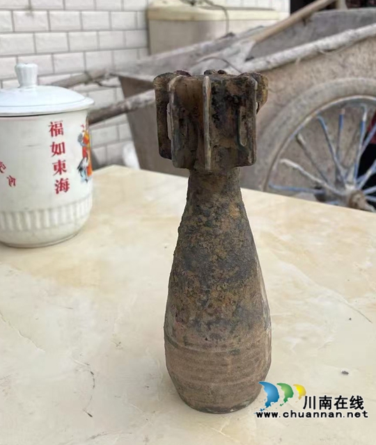 纳溪：群众田里挖出炸弹，民警迅速反应安全处置