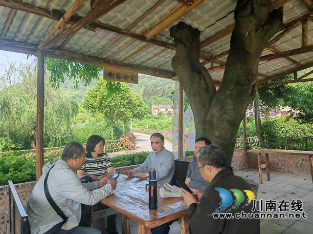 召开座谈会（曾佐然摄）.jpg