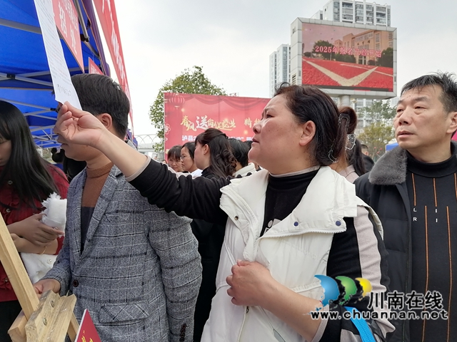 泸县组织“春风送岗位”专场招聘活动.jpg