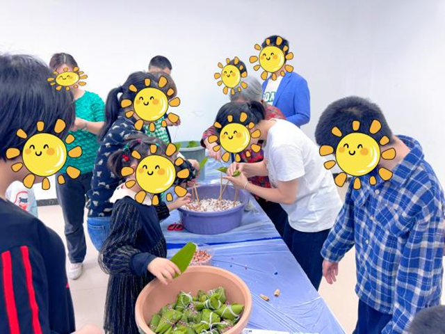 【全国助残日】古蔺县中医医院针灸·康复科开展“粽香悠悠,让爱无碍”为主题的全国助残日活动(图2) 2.jpg