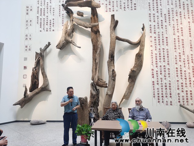 左一 万清海.jpg
