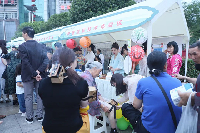 【端午安康】古蔺县中医医院开展“杏林春暖护健康,文化传承谱新篇——我们的节日·端午”中医药文化夜市活动(图12) 12.jpg