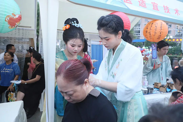 【端午安康】古蔺县中医医院开展“杏林春暖护健康,文化传承谱新篇——我们的节日·端午”中医药文化夜市活动(图10) 10.jpg