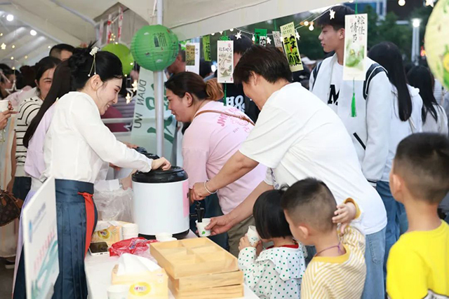 【端午安康】古蔺县中医医院开展“杏林春暖护健康,文化传承谱新篇——我们的节日·端午”中医药文化夜市活动(图24) 24.jpg
