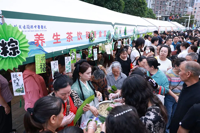 【端午安康】古蔺县中医医院开展“杏林春暖护健康,文化传承谱新篇——我们的节日·端午”中医药文化夜市活动(图21) 21.jpg