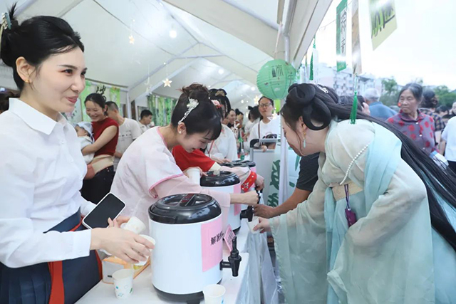 【端午安康】古蔺县中医医院开展“杏林春暖护健康,文化传承谱新篇——我们的节日·端午”中医药文化夜市活动(图22) 22.jpg