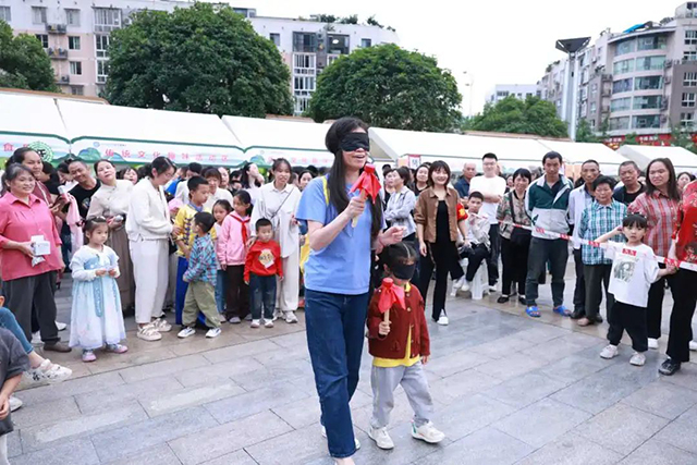 【端午安康】古蔺县中医医院开展“杏林春暖护健康,文化传承谱新篇——我们的节日·端午”中医药文化夜市活动(图30) 30.jpg