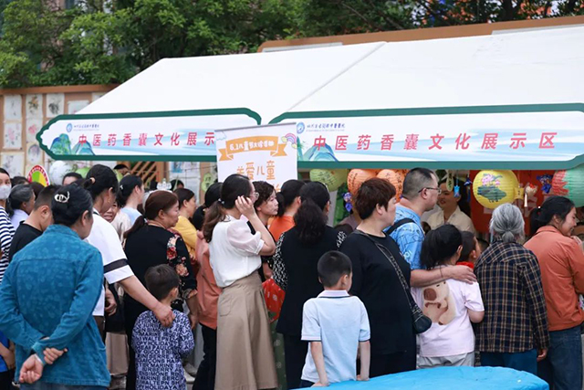 【端午安康】古蔺县中医医院开展“杏林春暖护健康,文化传承谱新篇——我们的节日·端午”中医药文化夜市活动(图33) 34.jpg