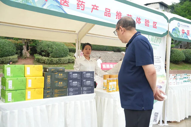 【端午安康】古蔺县中医医院开展“杏林春暖护健康,文化传承谱新篇——我们的节日·端午”中医药文化夜市活动(图34) 35.jpg