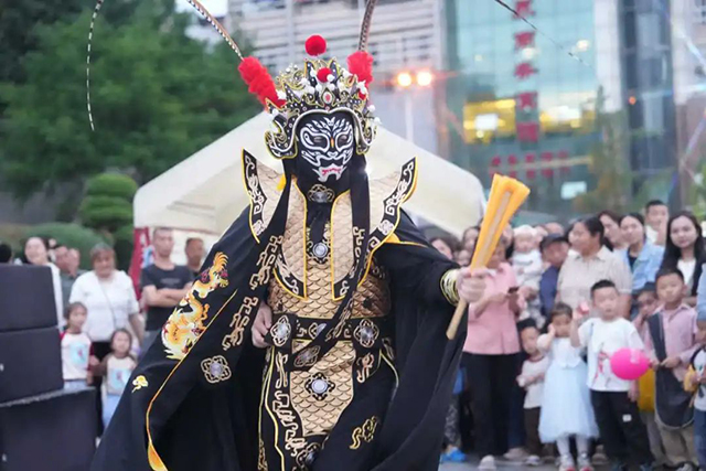 【端午安康】古蔺县中医医院开展“杏林春暖护健康,文化传承谱新篇——我们的节日·端午”中医药文化夜市活动(图38) 39.jpg