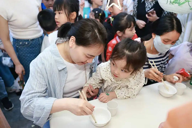 【端午安康】古蔺县中医医院开展“杏林春暖护健康,文化传承谱新篇——我们的节日·端午”中医药文化夜市活动(图43) 640.jpg