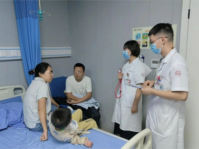 【动态】合江县中医医院:儿童节暖心慰问,儿科病房传递温情!(图6) 6.jpg