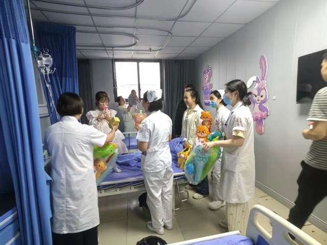 【动态】合江县中医医院:儿童节暖心慰问,儿科病房传递温情!(图8) 8.jpg