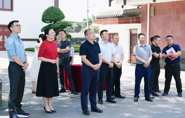 泸州市人民政府副市长任晓波莅临佳乐酒业调研(图3) 3.jpg