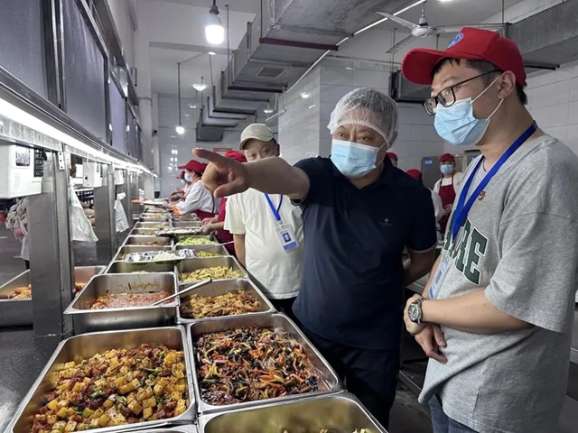 保障食品安全,护航高考中考 | 泸州市开展中高考前食品安全专项检查(图1) 查1.jpg
