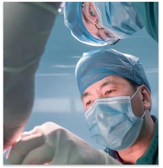 西南医大附院建院75周年·名医┃陈睦虎：与死神“搏斗”，为生命开道！