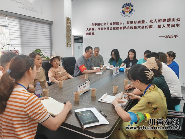 龙马潭区小市街道杜家街社区：企社代表共聚，为散居楼栋物业服务建言献策