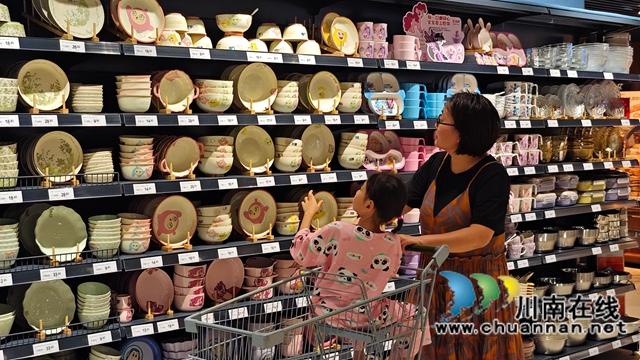 胖东来模式泸州再绽放!永辉超市万象汇调改店焕新开业(图5) 3d686e402afd6c42ca64304f5914281.jpg