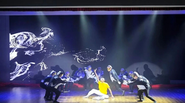 微光成炬·点亮回归之路丨泸州市举办2025年6·26禁毒集中宣传活动(图4) 4.jpg