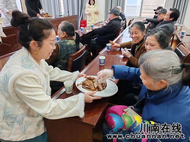 2、2025年2月25日，非遗技艺“老卤匠·肖鸭子”带着传承120年的卤菜技艺走进江阳区北城街道报恩塔社区.jpg