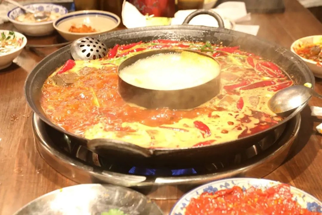 寿司拼盘、砂锅鸡爪、泡椒兔……来这里,味蕾狂欢,快乐翻倍!(图13) 64005.jpg