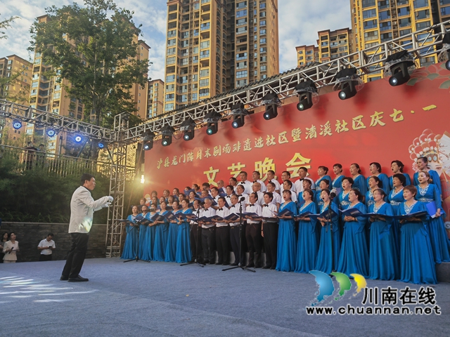 红歌大合唱（曾佐然摄）.jpg