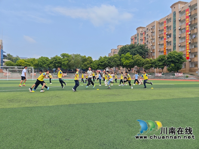 足球训练2（李腾摄）.jpg
