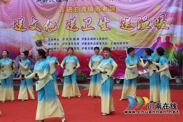 慰问敬老院演出（刘梦洁摄）.jpg