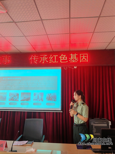 退役在校大学生代表徐佳讲故事（曾佐然摄）.jpg
