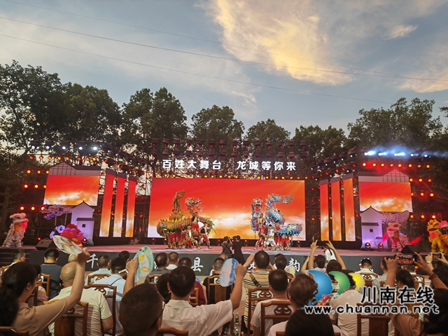 《龙腾盛世》（曾佐然摄）.jpg