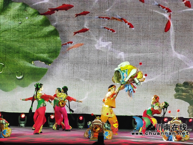 舞蹈《龙桥新韵》1（曾佐然摄）.jpg