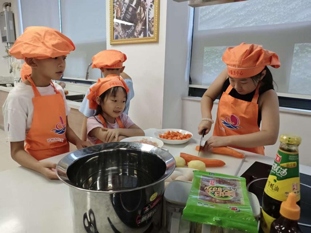 少年儿童心向党 牵手护航伴成长丨泸州市妇联暑期儿童实践活动圆满落幕,艺术课程火热进行(图2) 2.jpg