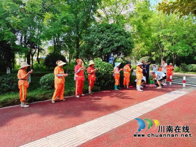 龙马潭区开展道路深度清洗专项行动(图4) 4.jpg