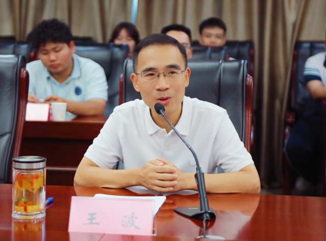 合江县委书记王波勉励2025年大学新生：勇敢出发、奔赴山海，书写人生新的篇章