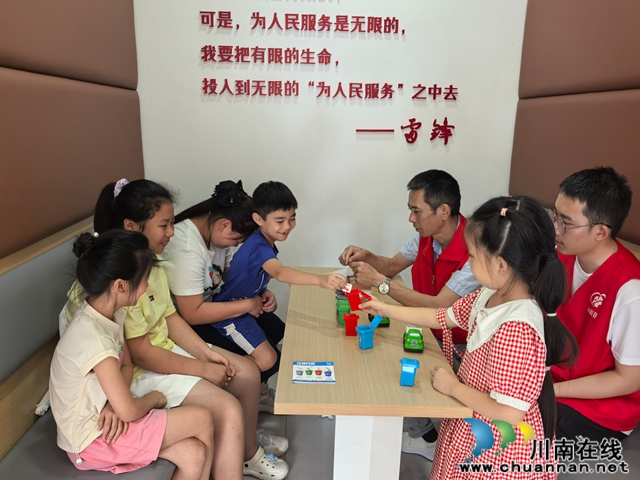 龙马潭区小市街道杜家街社区团委开展垃圾分类主题活动