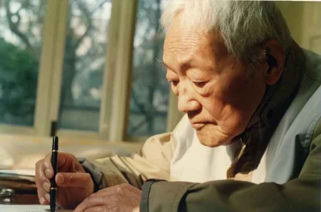 泸州作家冰春先生《川江东逝水》上榜丨《四川日报》推送当代四川作家抗战题材长篇小说(图4) 64007.jpg