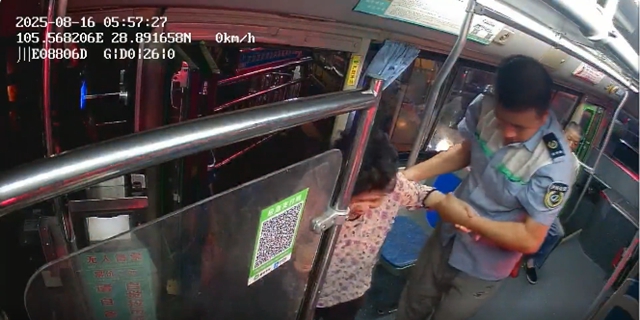 泸州公交345路驾驶员潘学淮优质服务获好评！