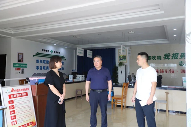 泸县县委常委、宣传部部长王斌率队到天兴镇督导精神文明建设工作