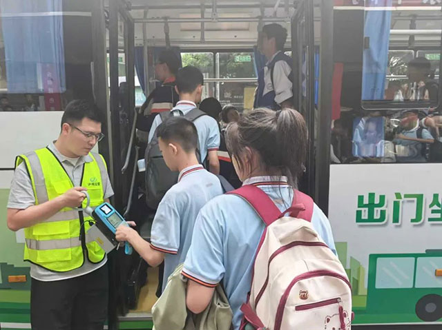 智慧赋能+服务升级：泸州公交集团“三大行动”交出亮眼答卷