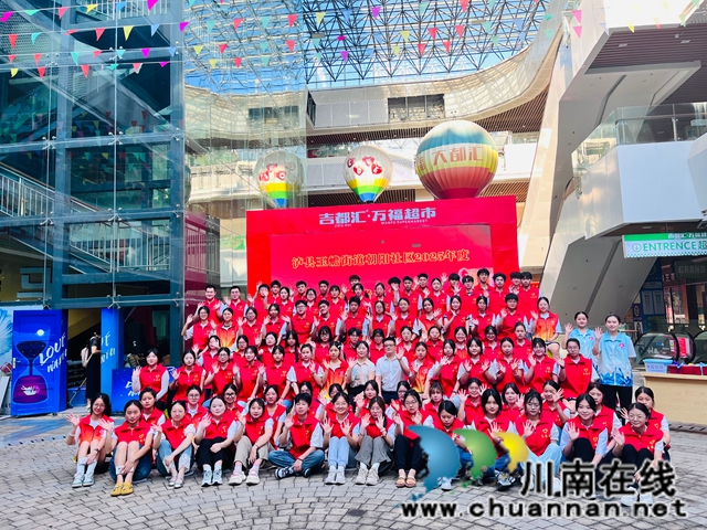 合影（龙洪艳摄）.jpg