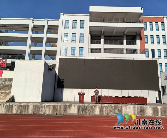 总教官讲话.jpg